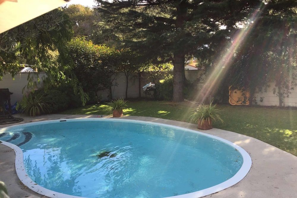 Raceway Motel - כרייסטצ'רץ' - בריכה