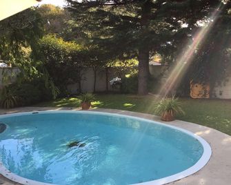 Raceway Motel - כרייסטצ'רץ' - בריכה