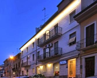 Hotel Centrale - San Benedetto del Tronto - Building