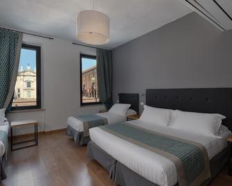 Hotel Dei Gonzaga - Mantua - Bedroom