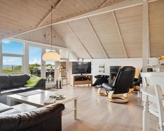 3 Bedroom Cozy Home In Løgstør - Løgstør - Sala de estar