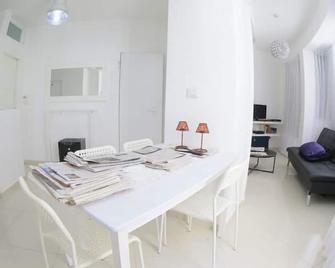 central ben yehuda apartment - Jérusalem - Salle à manger