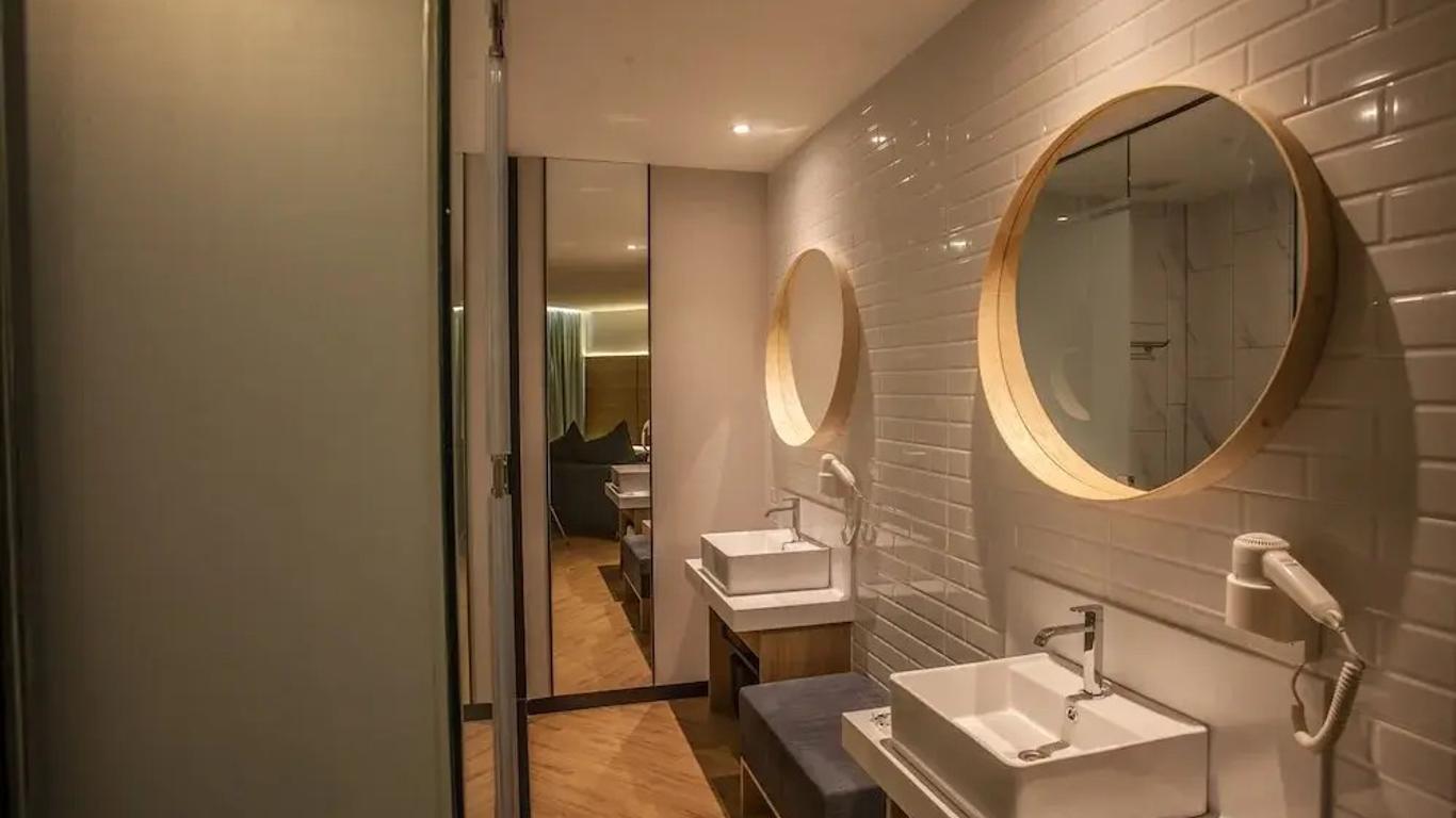 Hako Hotel (Mount Austin)