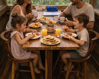 Private 2-Bedroom Jungle Cabin in Tropical Garden, San Ignacio - San Ignacio