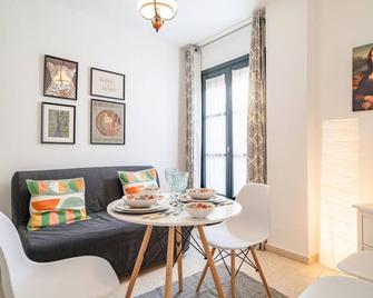 Amazing Apartment In Carmona With Wifi - Carmona - Jídelna