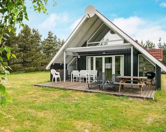 6 Person Holiday Home in Romo - Romo - Patio