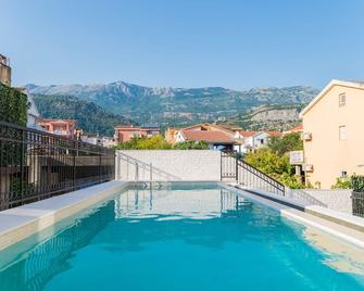 Hotel Kadmo by Aycon - Budva - Uima-allas