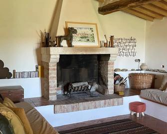 Private Tuscan Farmhouse with Stunning Views - Montisi - Living room