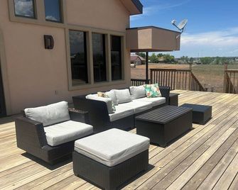 Discover your perfect getaway in this spacious 3-bedroom home in Cortez, CO! - Cortez - Balcón