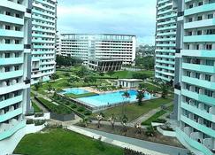 Spacious Condo Unit for Staycation With Netflix! - Quezon City - Pool