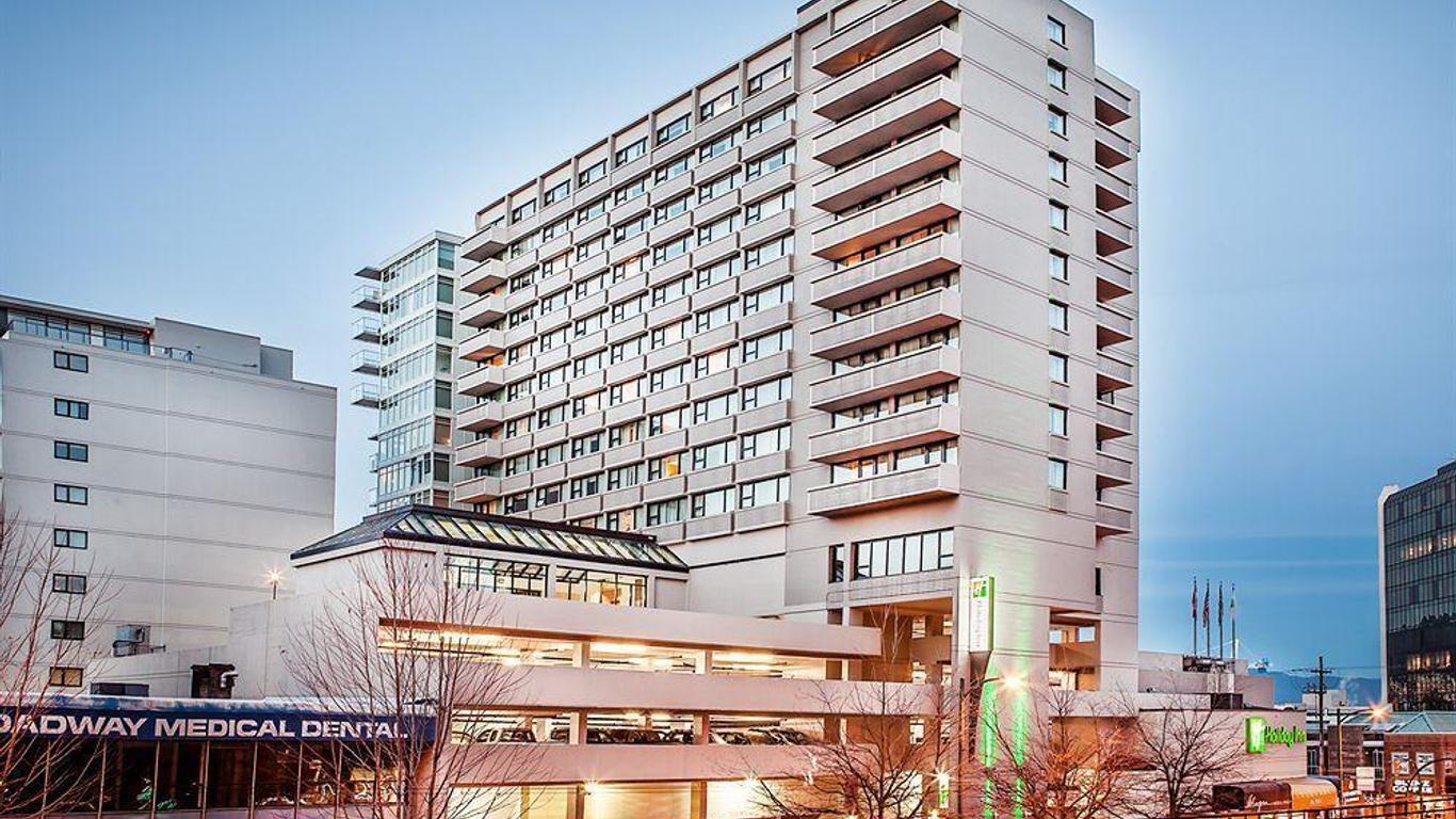 هوليداي إن فانكوفر سنتر، آن آي آيتش جي هوتل