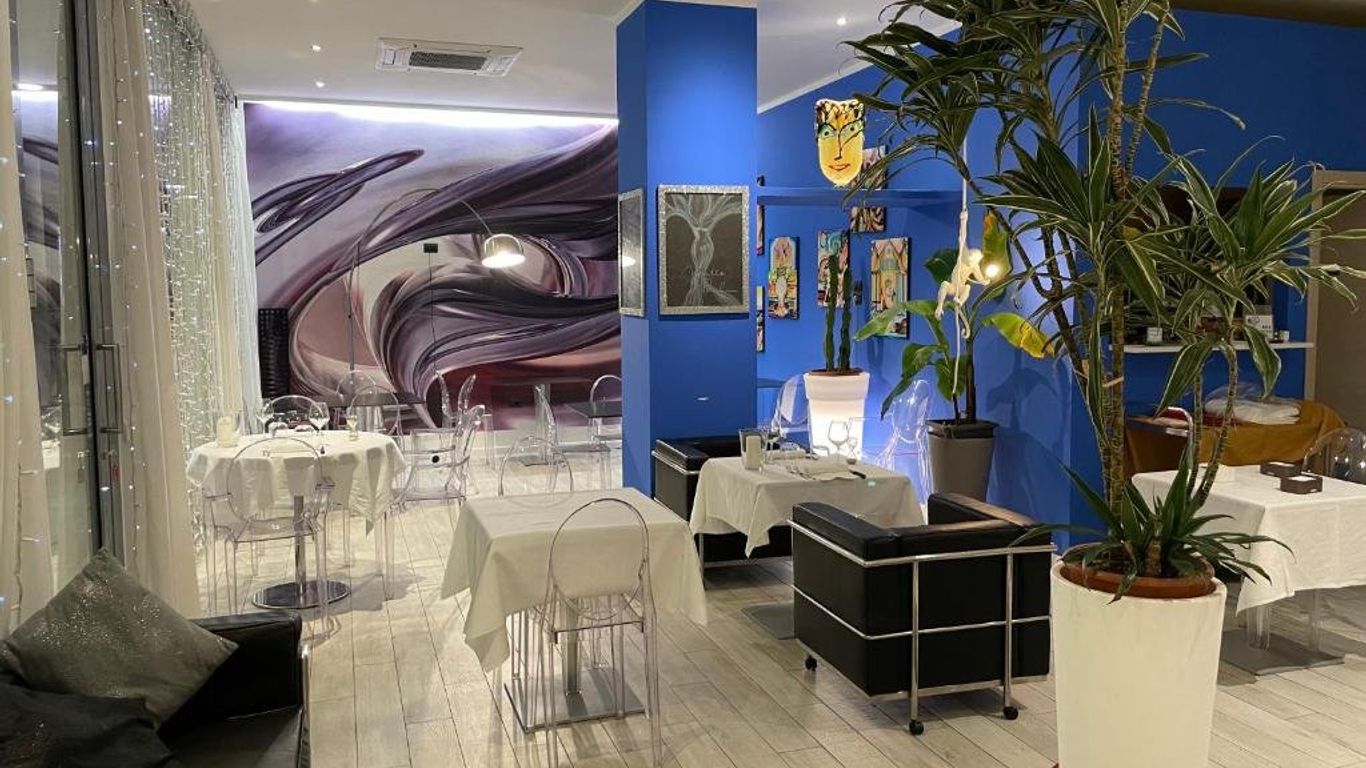 Blue Shades Aparthotel