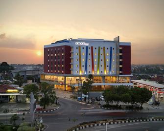 Amaris Hotel Palembang - Palembang - Building