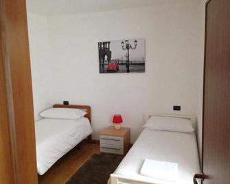 De La Tour - Tirano - Quarto