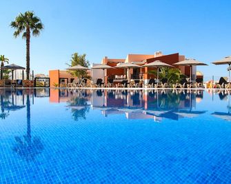 Vitors Village - Lagoa - Pool