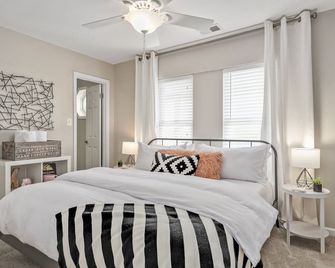 Ocean Views From Deck, Includes 2 Beach Chairs + 1 Umbrella, 2min drive to beach - Kitty Hawk - Soveværelse