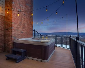 The View at Stoney Acres | Pool + Hot Tub + Views - Mifflinburg - Balcón