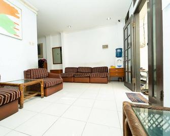 Koolkost Syariah Near Stie Trianandra - Yakarta - Sala de estar