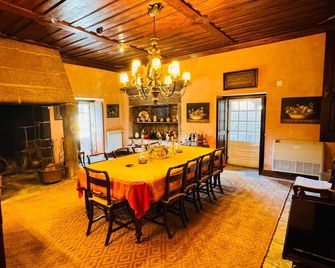 Fabulous farm in Mesquitela, Mangualde for vacation with pool for 18 people - Mesquitela - Sala de jantar