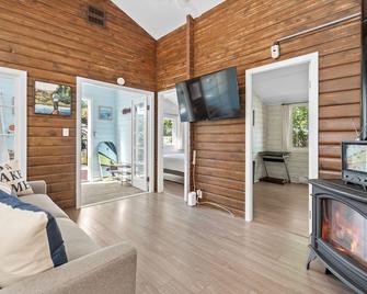 Lake Time Harrison - Harrison Hot Springs - Living room