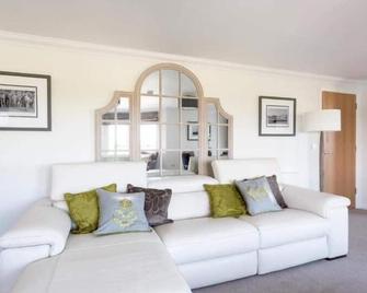 Links View - Donnini Deluxe - Prestwick - Living room