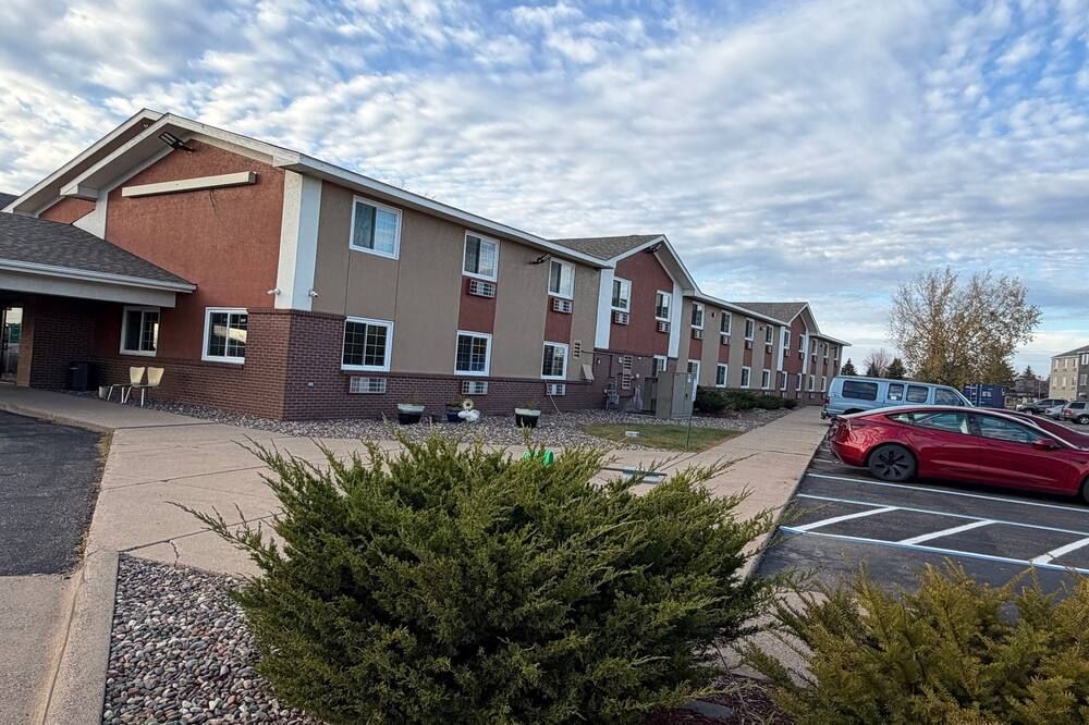 Coratel Inn and Suites by Jasper Stillwater Standard 1 King Bed Non Smoking - Stillwater - Edifício