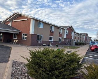 Coratel Inn and Suites by Jasper Stillwater Standard 1 King Bed Non Smoking - Stillwater - Edifício