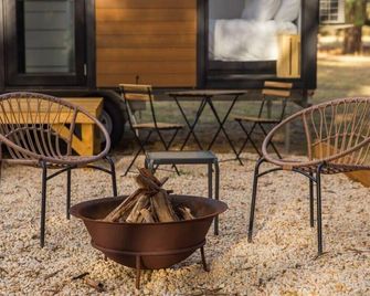 Bella's Haven by Tiny Away - Inman Valley - Patio