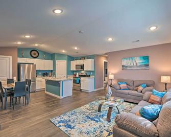 'park City on the Water' Townhome w/ Hot Tub! - Park City - Living room