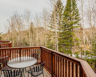 Ski-in Lodge at Lutsen · Sleeps 8 · Hot Tub & Fire Pit - Lutsen - Balkon