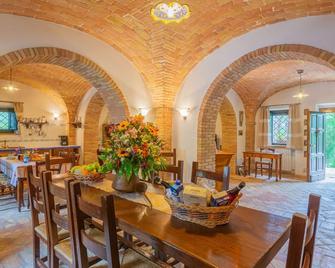 Stunning private villa with private pool, A/C, WIFI, TV, patio, pets allowed and parking - Penne - Dining room