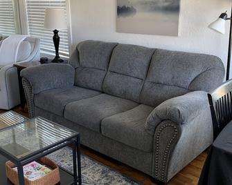 Enjoy Beautiful Shell Beach/Pismo Beach House in Comfort! - Pismo Beach - Living room