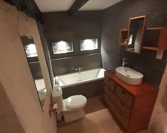 Beautiful village house in Provence - Besse-sur-Issole - Bathroom