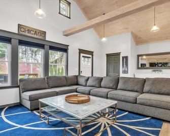 Contemporary, cozy, hidden gem close to wineries - Buchanan - Living room
