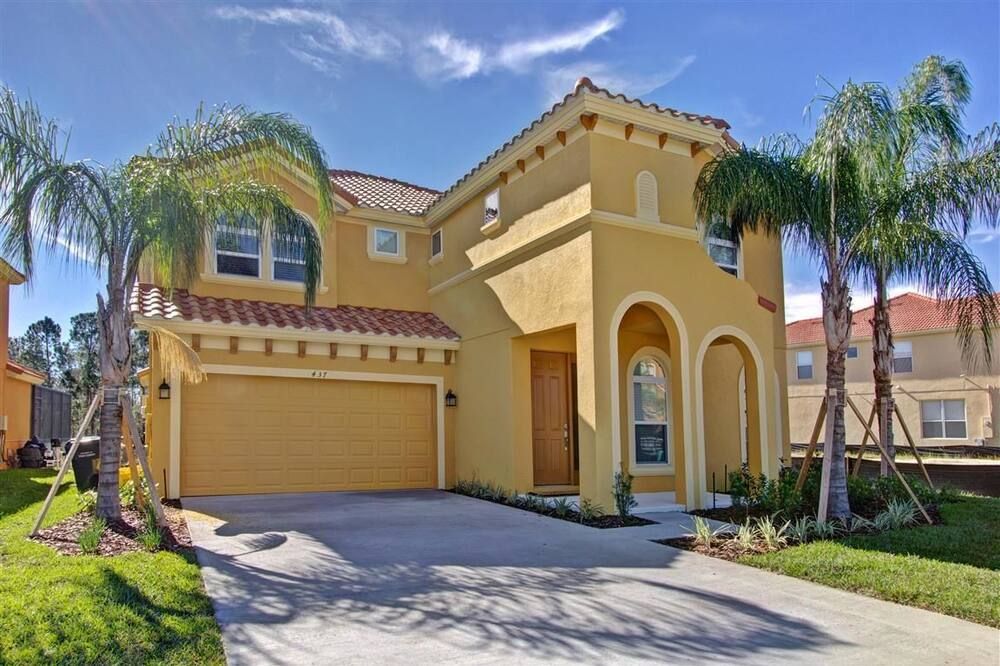 Grande Villa 6 Bedroom - Davenport - Building