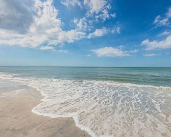 Blue Water Beachside Villa 6 - Clearwater Beach - Beach