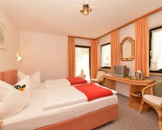 Hotel Adler Garni - Hirschegg - חדר שינה