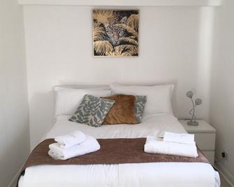 Ashdown Apartment - Corby - Bedroom