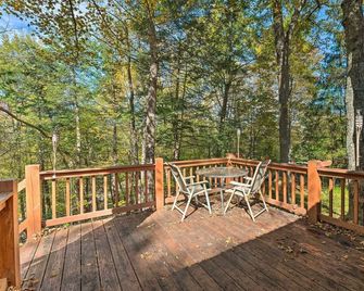 Catskill Mtn Home w/ Deck ~ 1 Miles to Zoom Flume! - East Durham - Balcón
