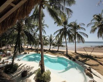 The Beach House Ocam Ocam - Busuanga - Pool