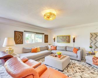 2 Mi to Dtwn Vintage-Inspired Gem in Palm Springs - Palm Springs - Huiskamer