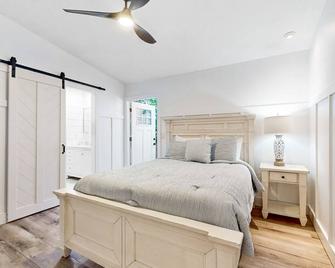 Inviting beach house - walk to beach, shopping & dining - St. Augustine - Habitación