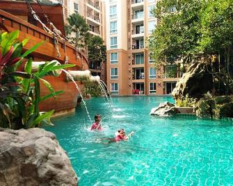 Atlantic Condo Resort Pattaya by Panisara - Pattaya - Pool