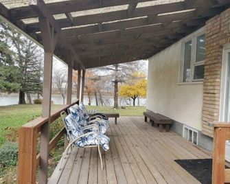 House with great location - East Saint Paul - Hàng hiên