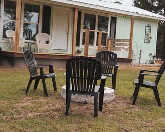 Awesome 2-bedroom house with AC in charming Jacksonville - Jacksonville - Patio