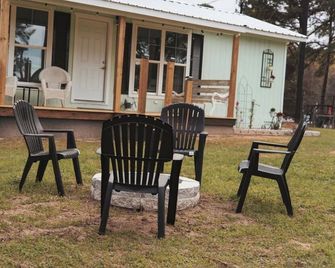 Awesome 2-bedroom house with AC in charming Jacksonville - Jacksonville - Innenhof