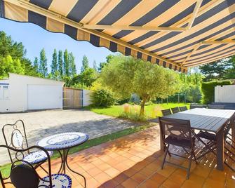 Brem sur Mer- Grande maison pour 9- 4 chambres - Brem-sur-Mer - Patio