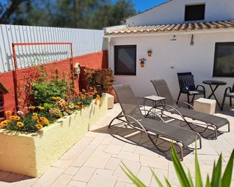 Cosy country cottage with plunge pool & bbq set in the peaceful countryside, - Silves - Innenhof