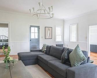 Rhinebeck Perfection - One Level w/ 2 Living Areas - Rhinebeck - Living room