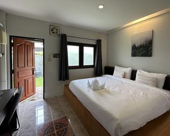 Baan Ma Feung Guesthouse - Kanchanaburi - Schlafzimmer